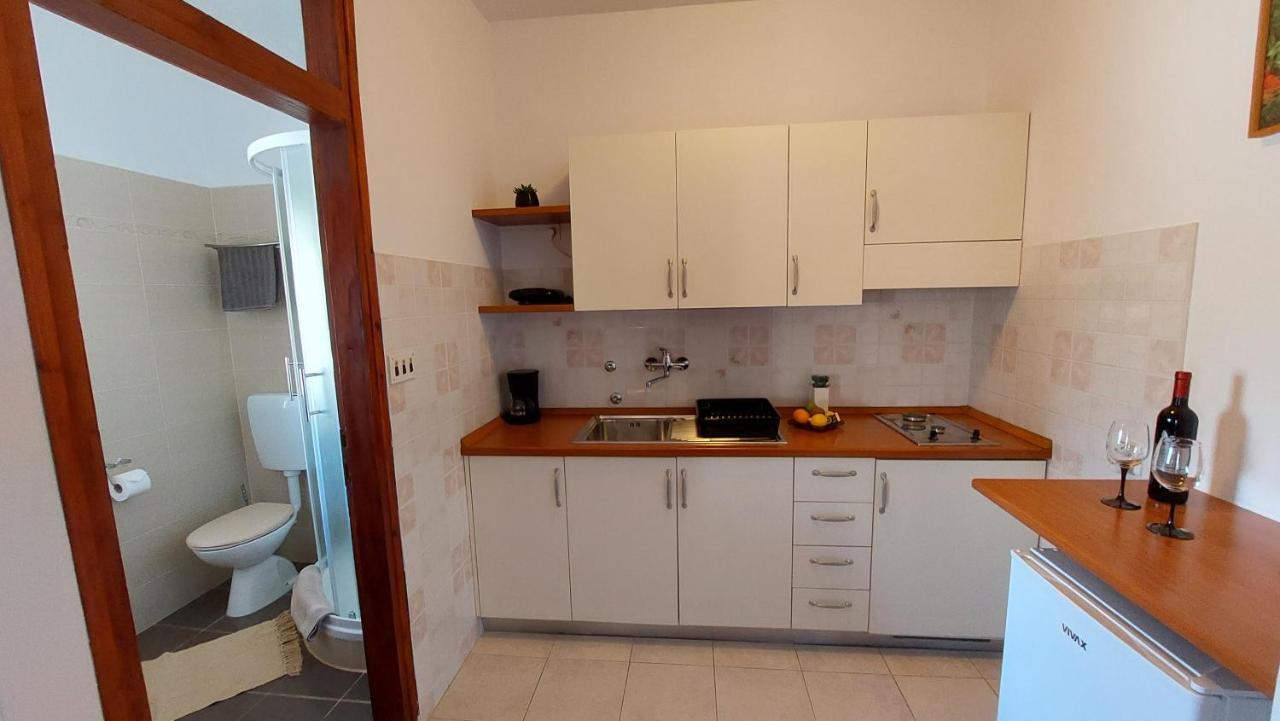 Villa Salvia Rooms And Apartments โรวีน ภายนอก รูปภาพ