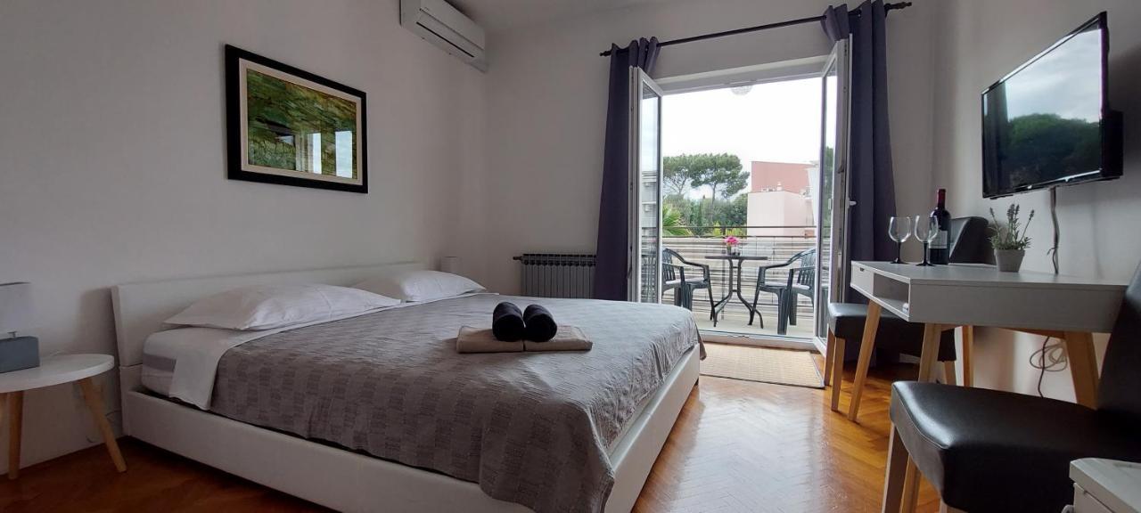 Villa Salvia Rooms And Apartments โรวีน ภายนอก รูปภาพ