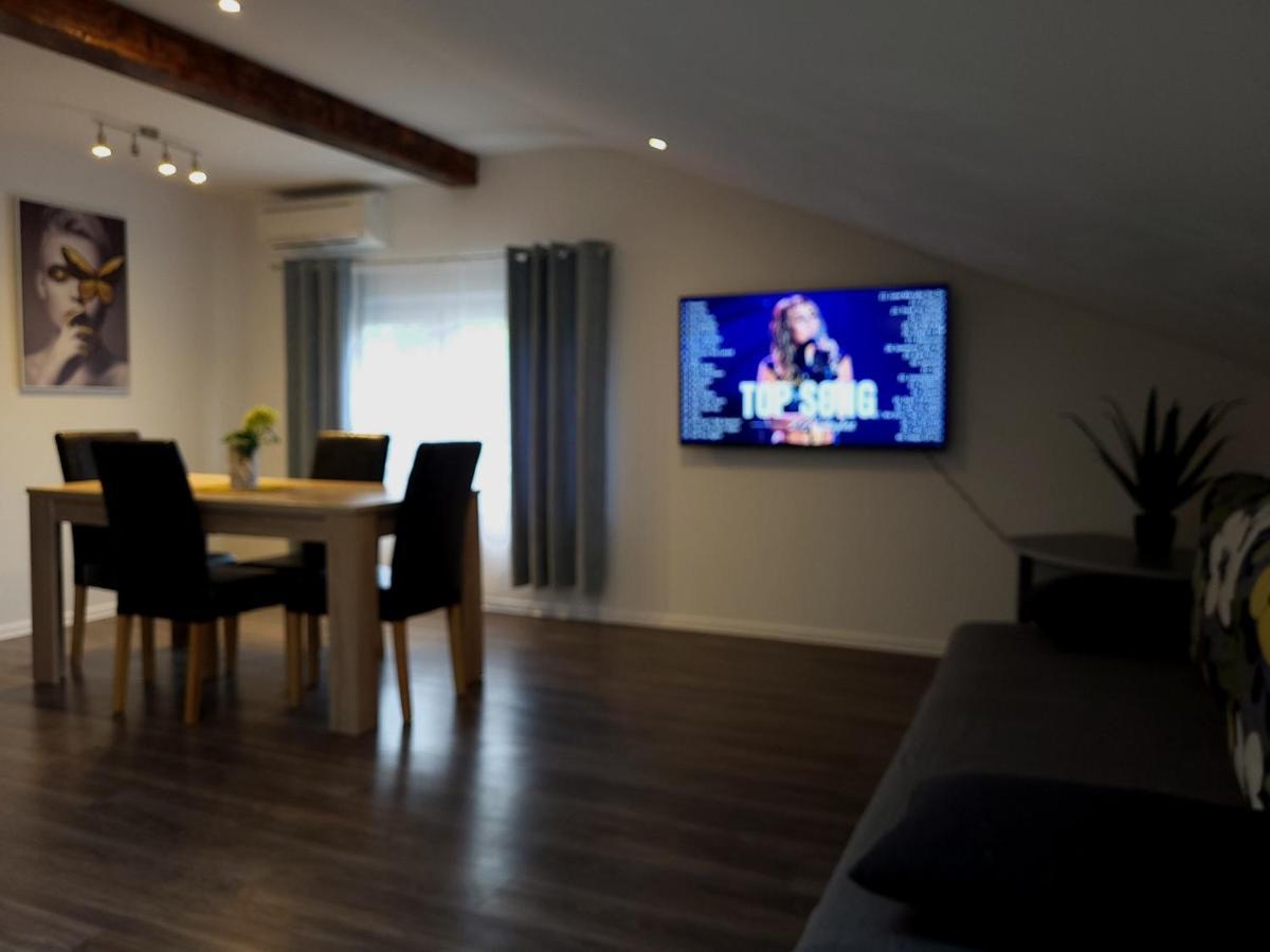Villa Salvia Rooms And Apartments โรวีน ภายนอก รูปภาพ