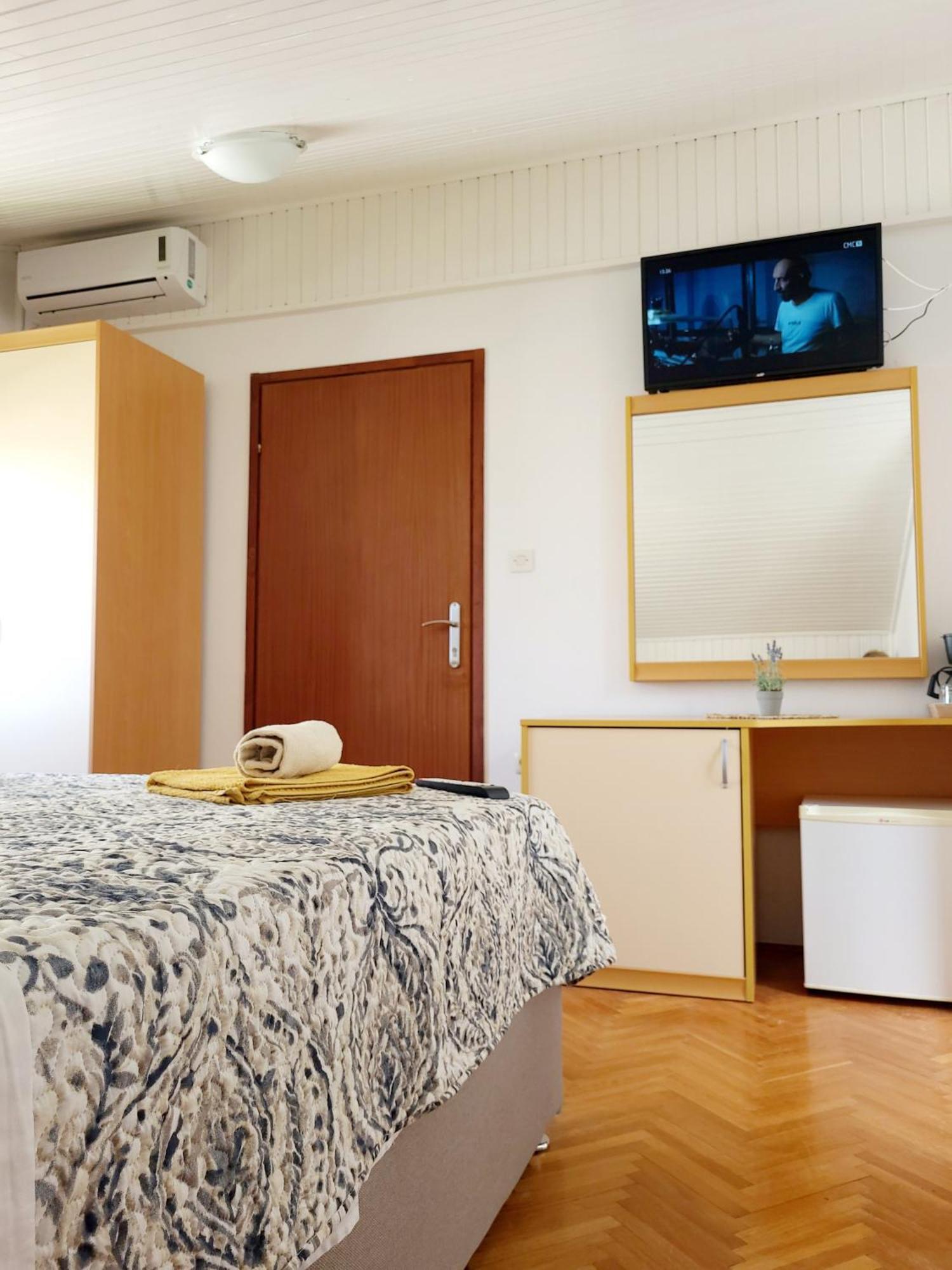 Villa Salvia Rooms And Apartments โรวีน ภายนอก รูปภาพ