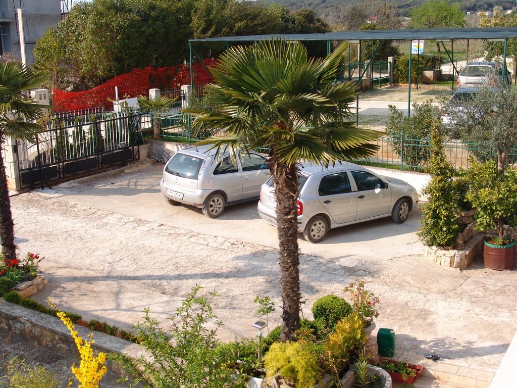 Villa Salvia Rooms And Apartments โรวีน ภายนอก รูปภาพ